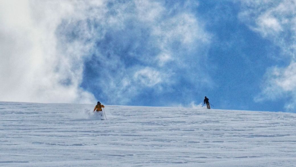 2skiers in clouds